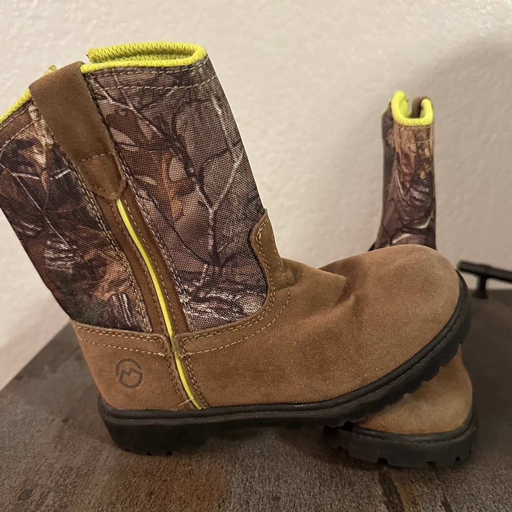 Magellan boots